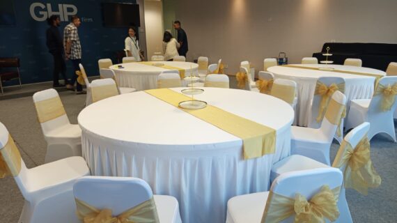 Sewa Round Table Jakarta – Meja Bundar Elegan untuk Segala Acara