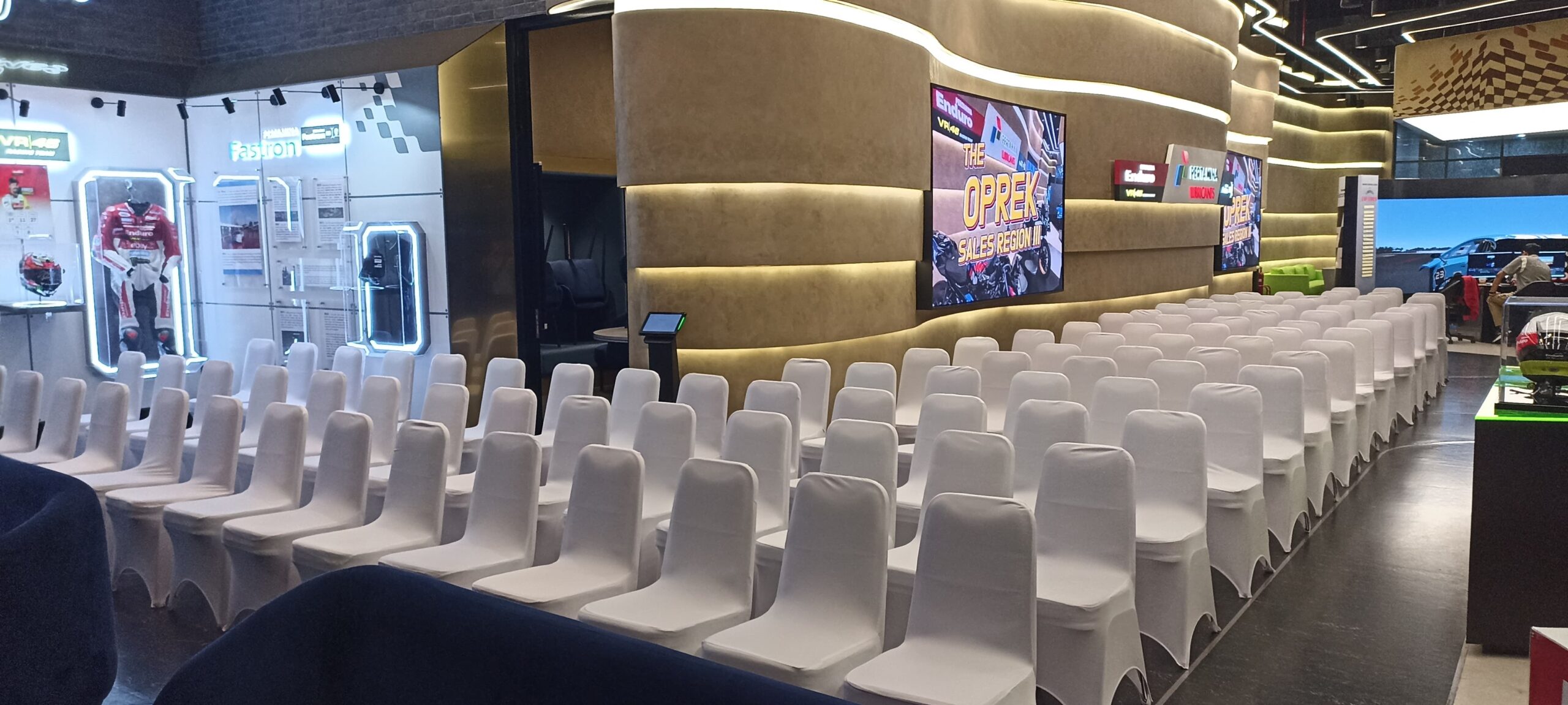 Sewa Kursi Futura Terdekat dari Lokasi Anda untuk Acara Pesta & Event
