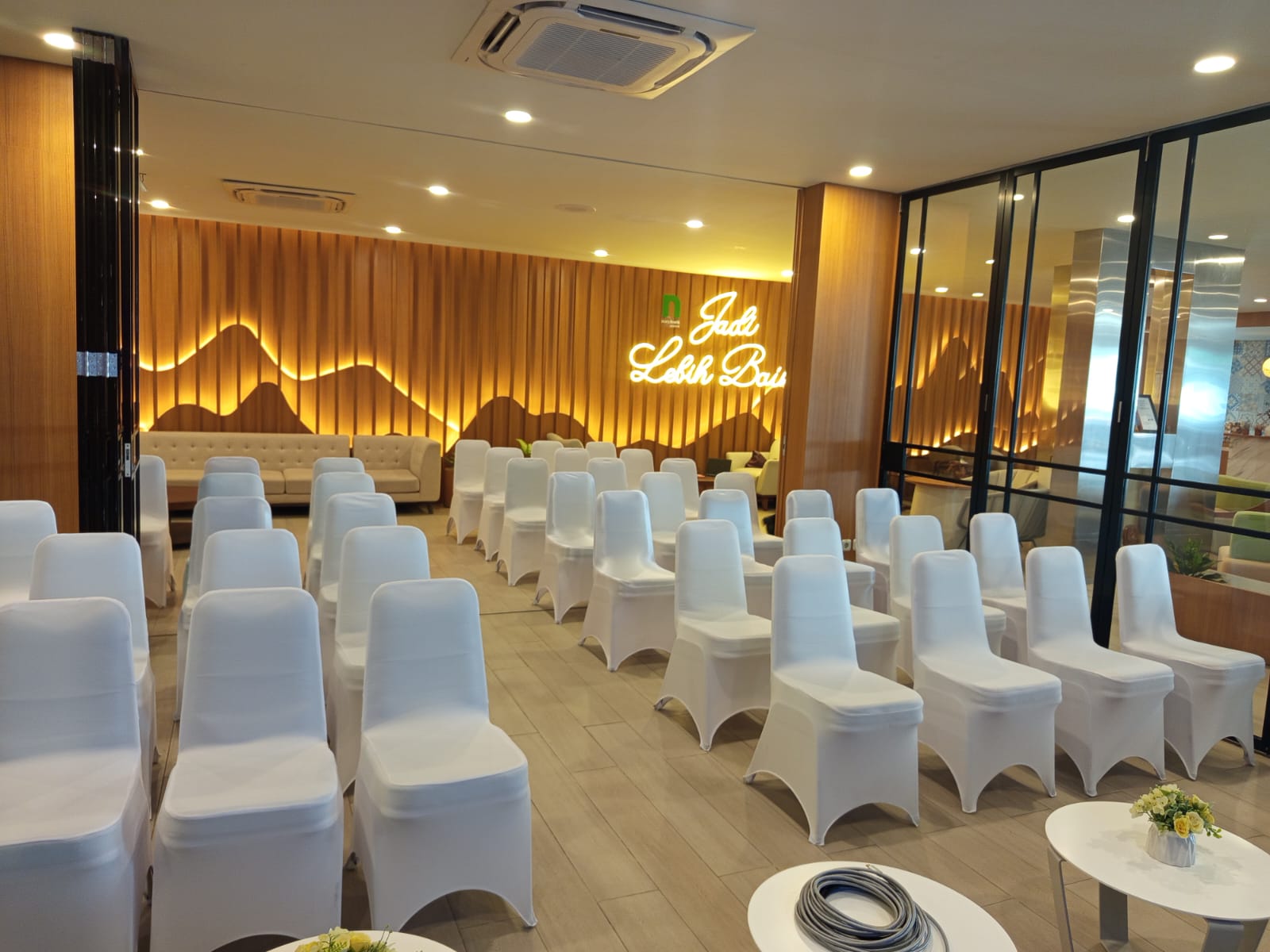 Sewa Kursi Acara – Solusi Praktis & Elegan untuk Setiap Event
