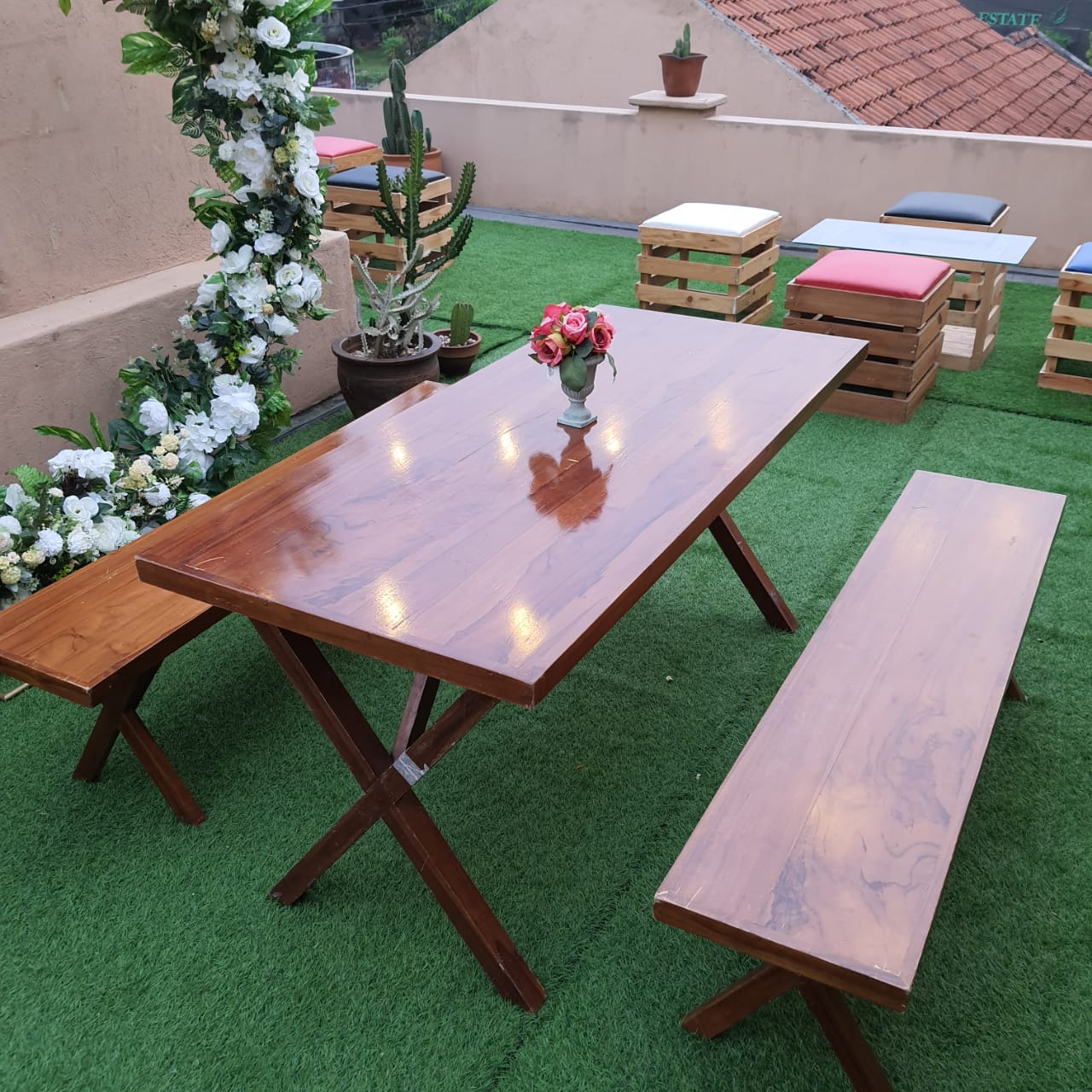 Sewa Kursi Kayu Panjang 2025 – Solusi Praktis & Elegan untuk Acara Anda
