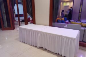 Sewa Meja Makan Panjang untuk Pesta, Acara Keluarga, dan Event di Jakarta