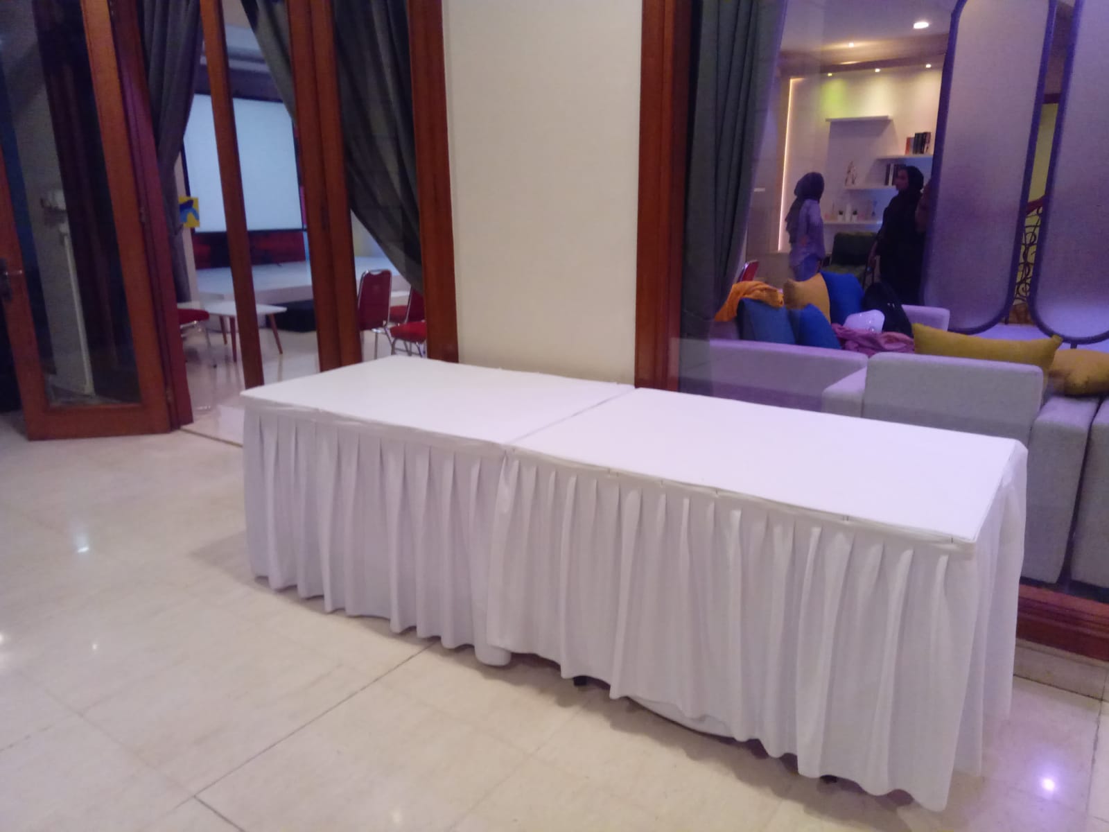 Sewa Meja Makan Panjang untuk Pesta, Acara Keluarga, dan Event di Jakarta