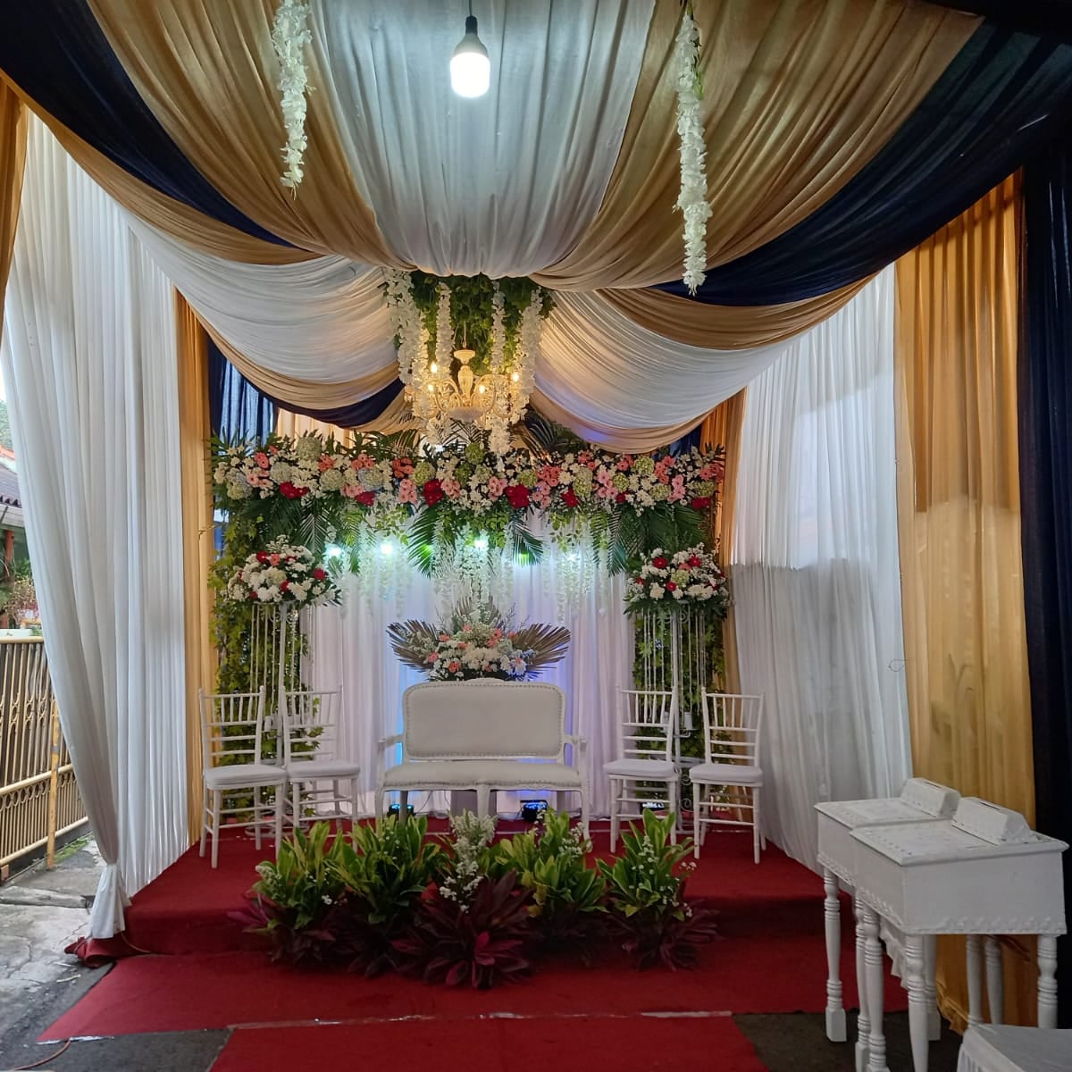 Harga Sewa Kursi Pengantin 2025 – Elegan & Terjangkau untuk Pernikahan