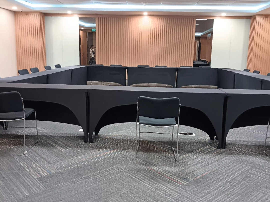 Sewa Meja Kerja – Solusi Praktis untuk Kebutuhan Kantor & Event